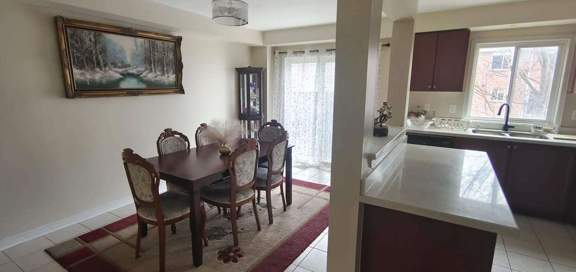 Toronto Cozy & Charming Homestay Near Restaurants, City Centre & Subway- Free Parking & Fast Wifi