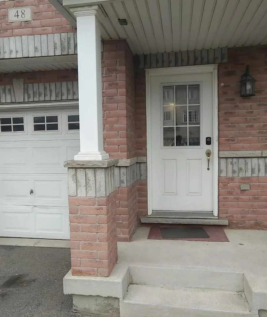 Toronto Cozy & Charming Homestay Near Restaurants, City Centre & Subway- Free Parking & Fast Wifi